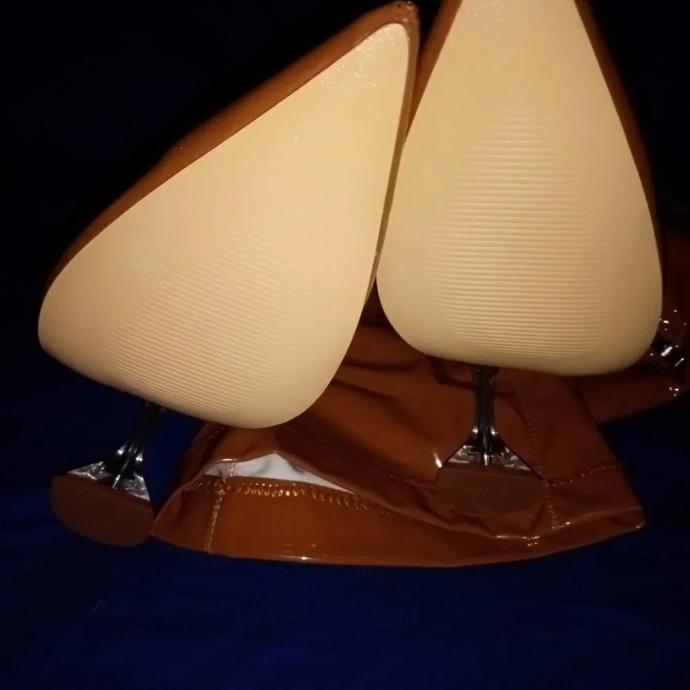 WE STAND  Boots in Tan Patent Vegan Leather ( BRAND NEW !!!! )